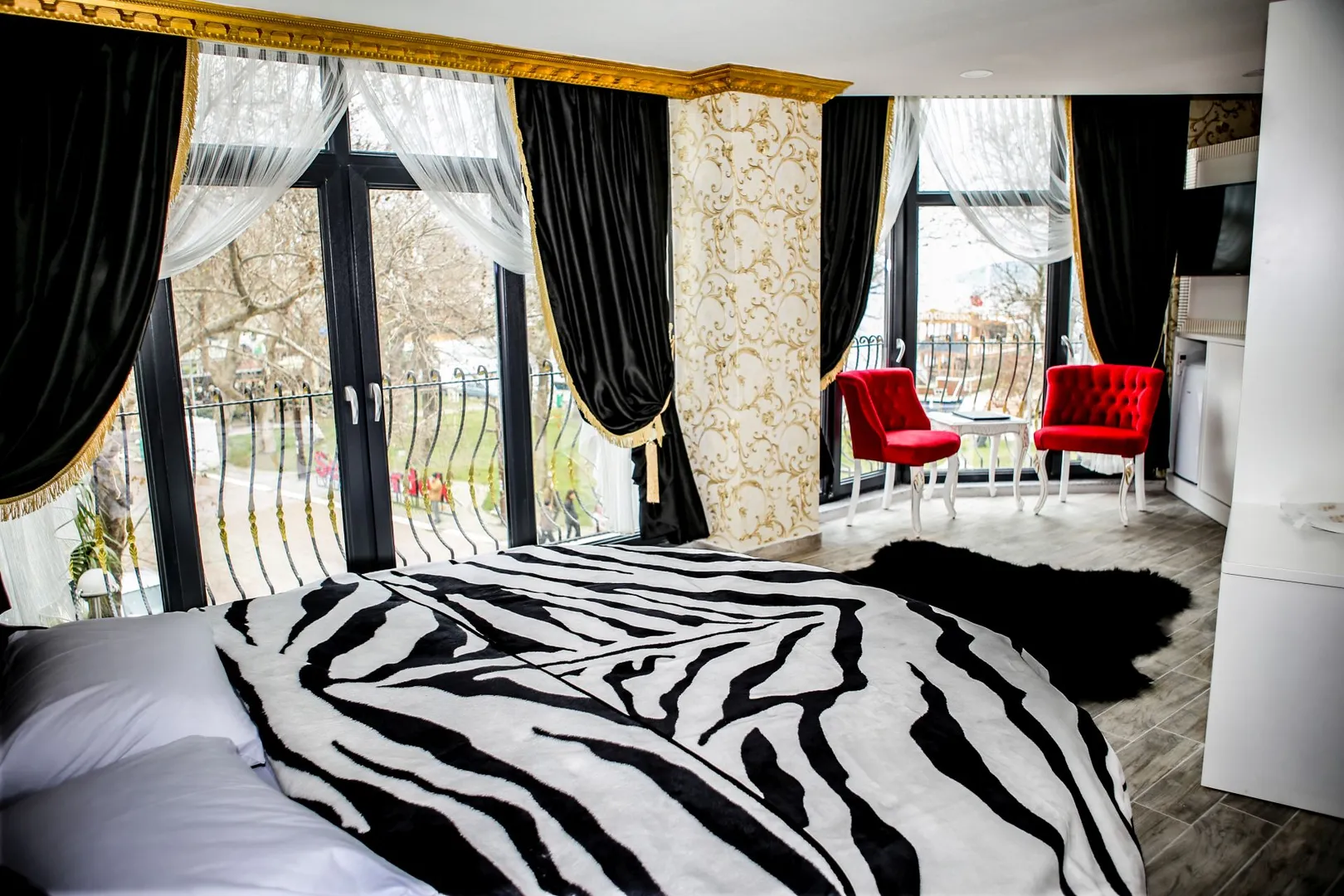 Hadrian Otel