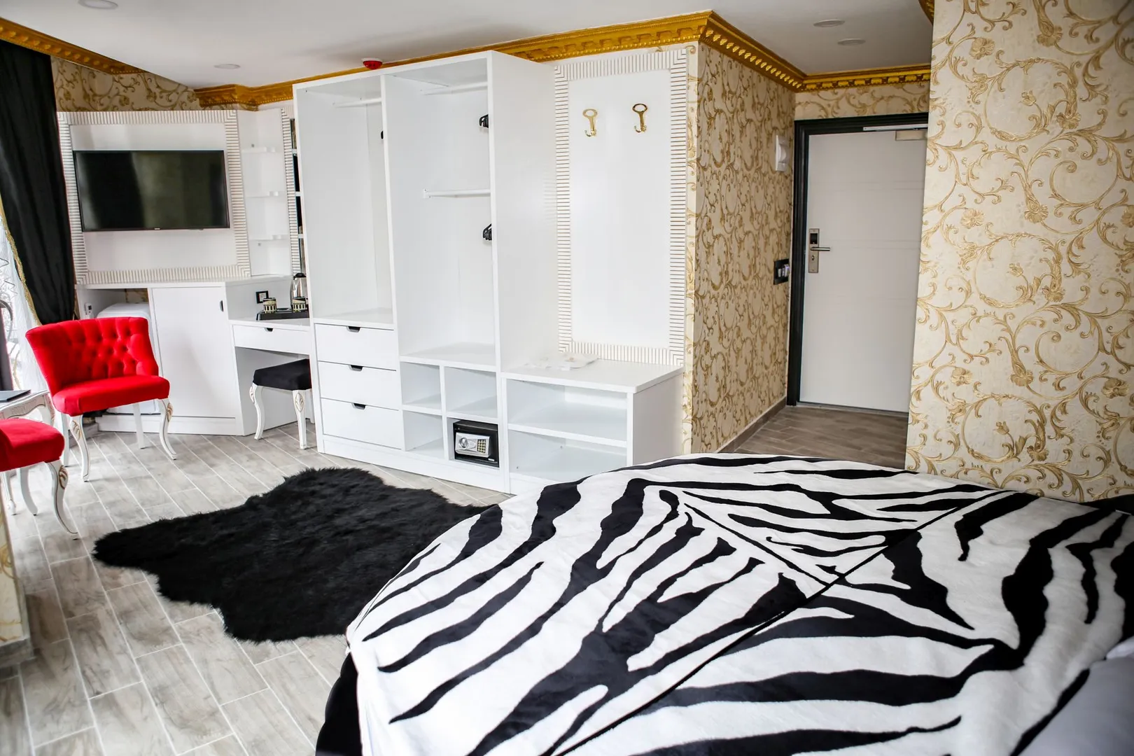 Hadrian Otel